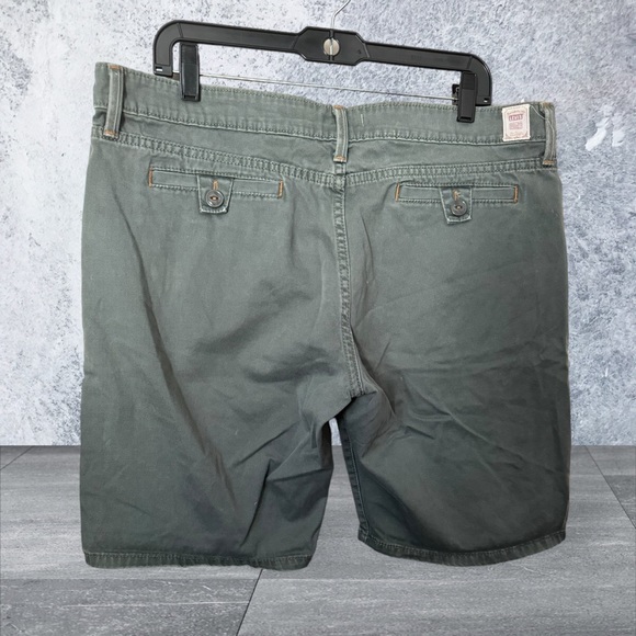 Levi’s Tab Twill Bermuda Womens Shorts. EUC - Picture 2 of 7